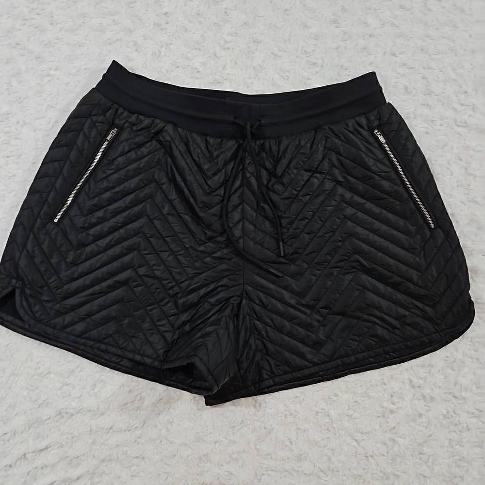 Athleta Womens Solstice Quilted Ski Shorts Size 10 Black NWOT Vacation Travel